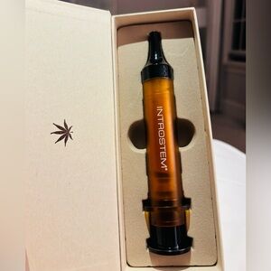 Introstem Skincare Serum
vanishes fine lines around the eyes
NWT